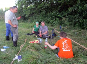 Zasloužená svačina. Zleva: Drn, Pavel, Eva, Petr, Pavla.